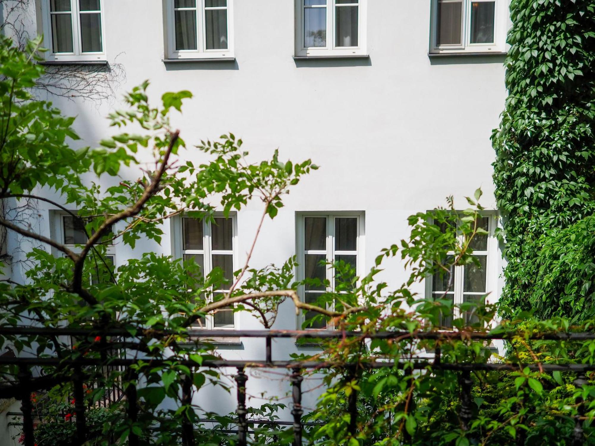 Hotel 16 & Apartments Prague City Living, Prague